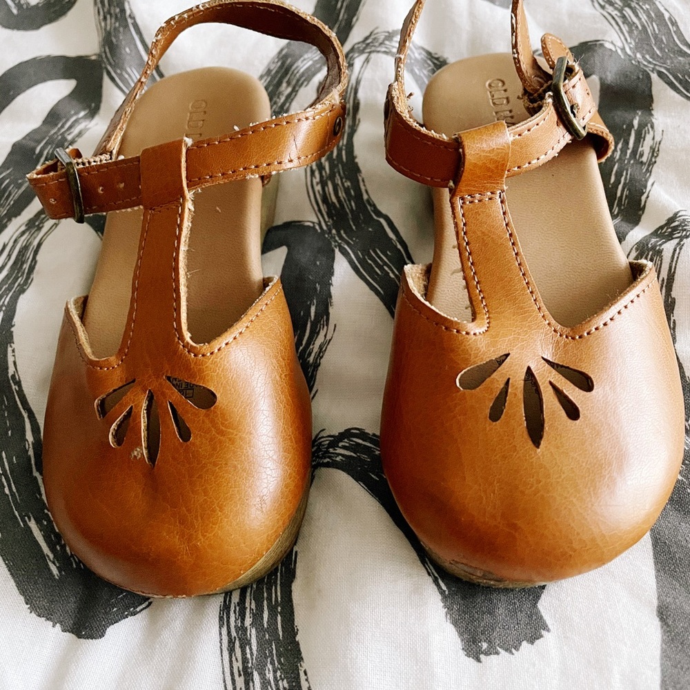 Old Navy Toddler Clogs - Size 9